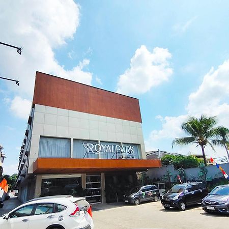Royal Park Hotel Samarinda Exteriör bild
