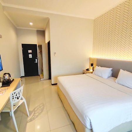 Royal Park Hotel Samarinda Exteriör bild