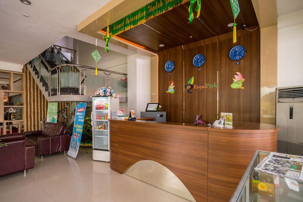 Royal Park Hotel Samarinda Exteriör bild