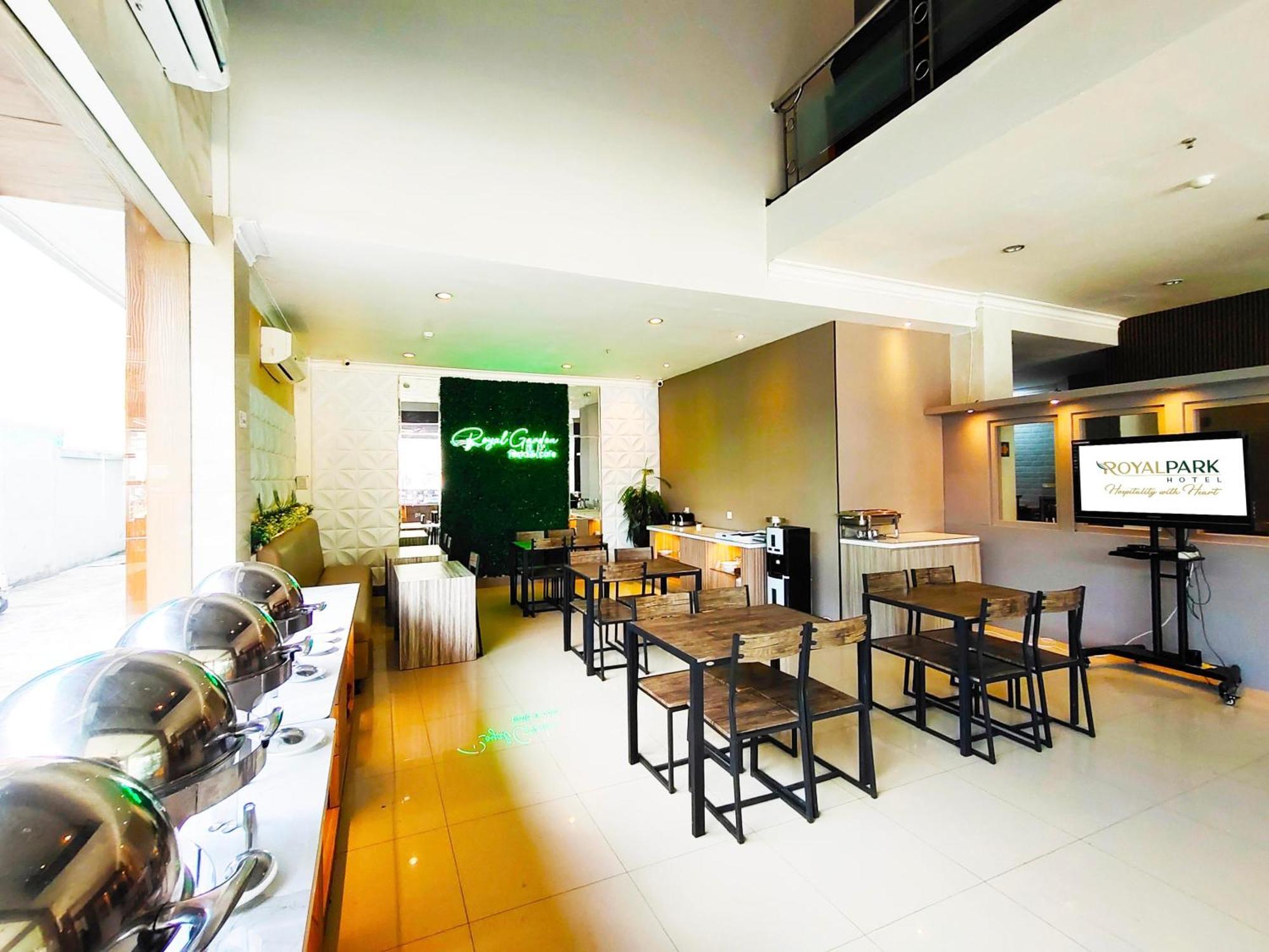 Royal Park Hotel Samarinda Exteriör bild