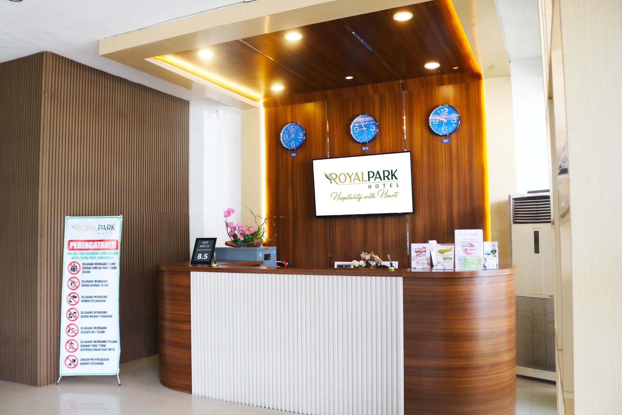 Royal Park Hotel Samarinda Exteriör bild
