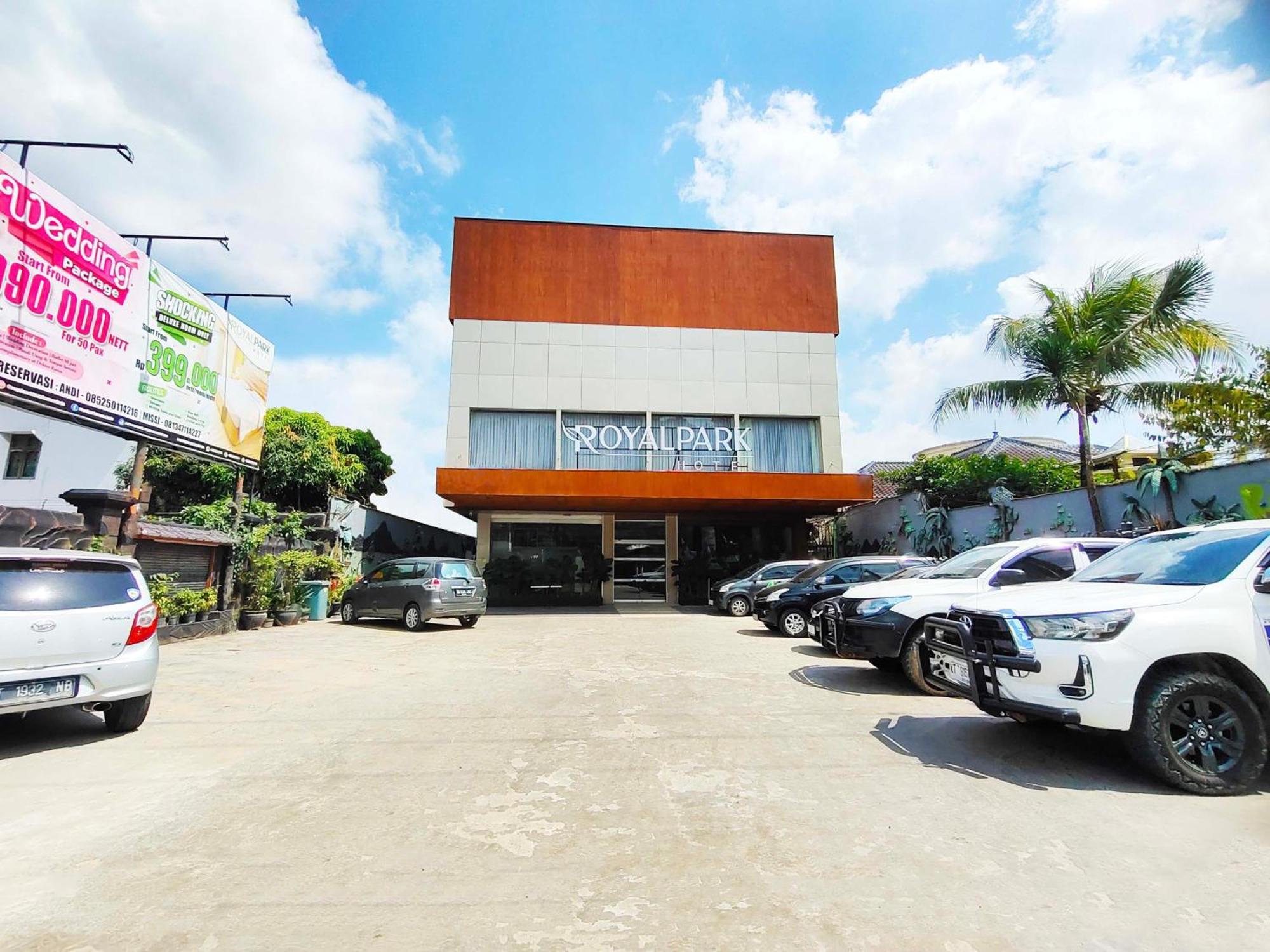 Royal Park Hotel Samarinda Exteriör bild