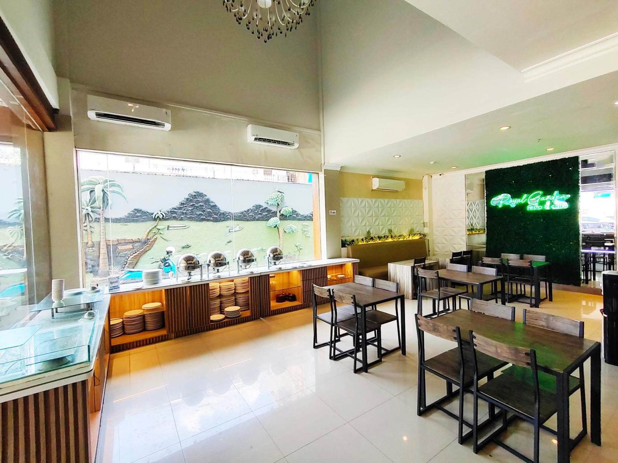 Royal Park Hotel Samarinda Exteriör bild