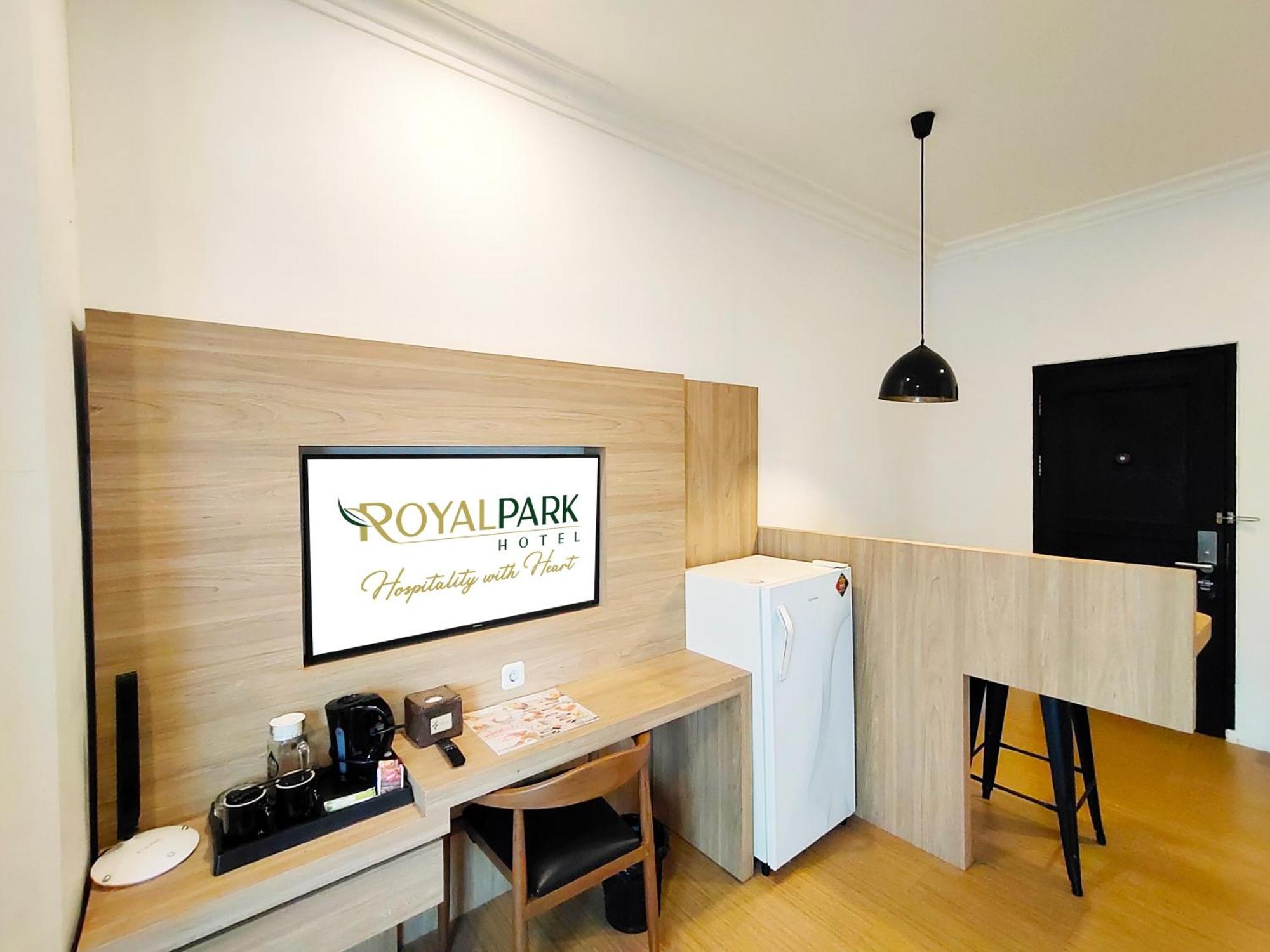 Royal Park Hotel Samarinda Exteriör bild
