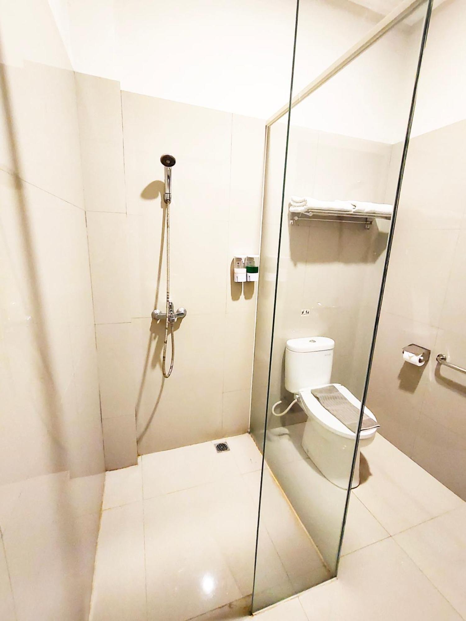 Royal Park Hotel Samarinda Exteriör bild