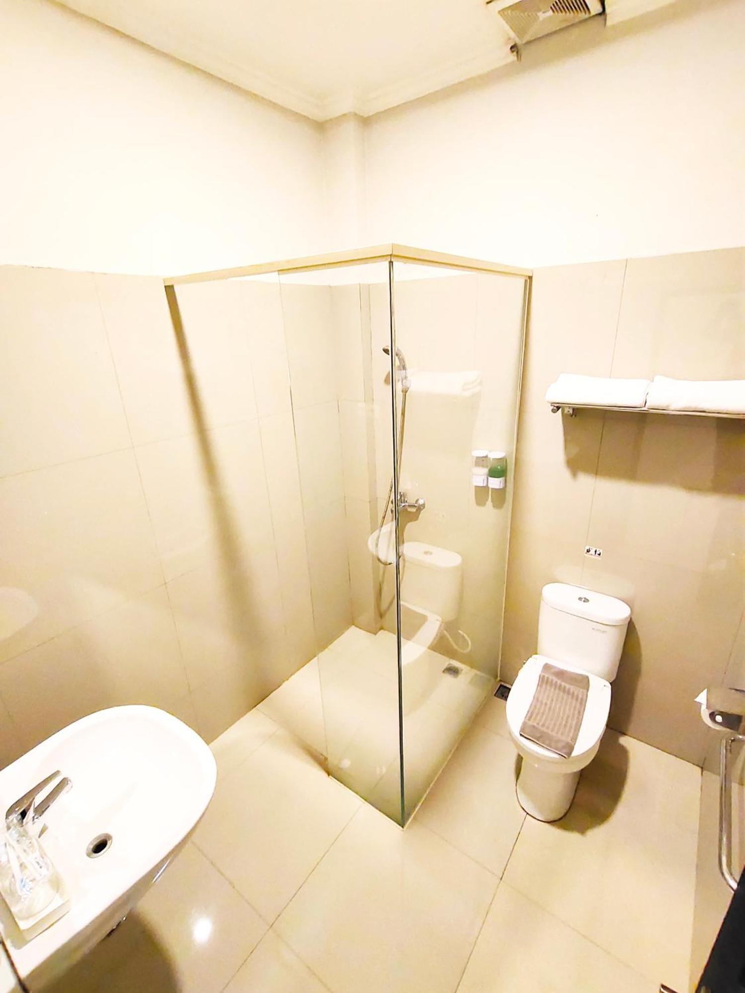 Royal Park Hotel Samarinda Exteriör bild