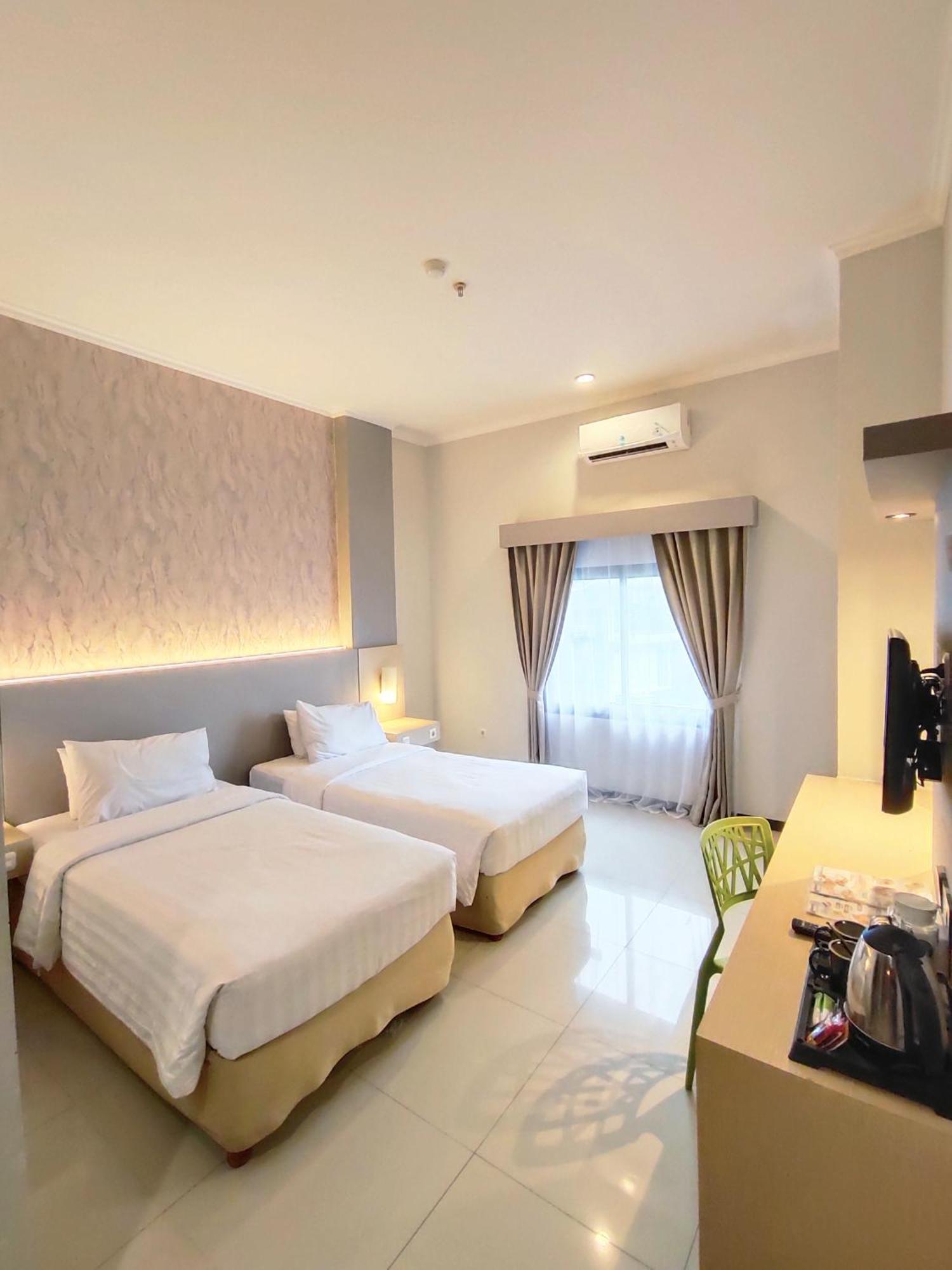 Royal Park Hotel Samarinda Exteriör bild