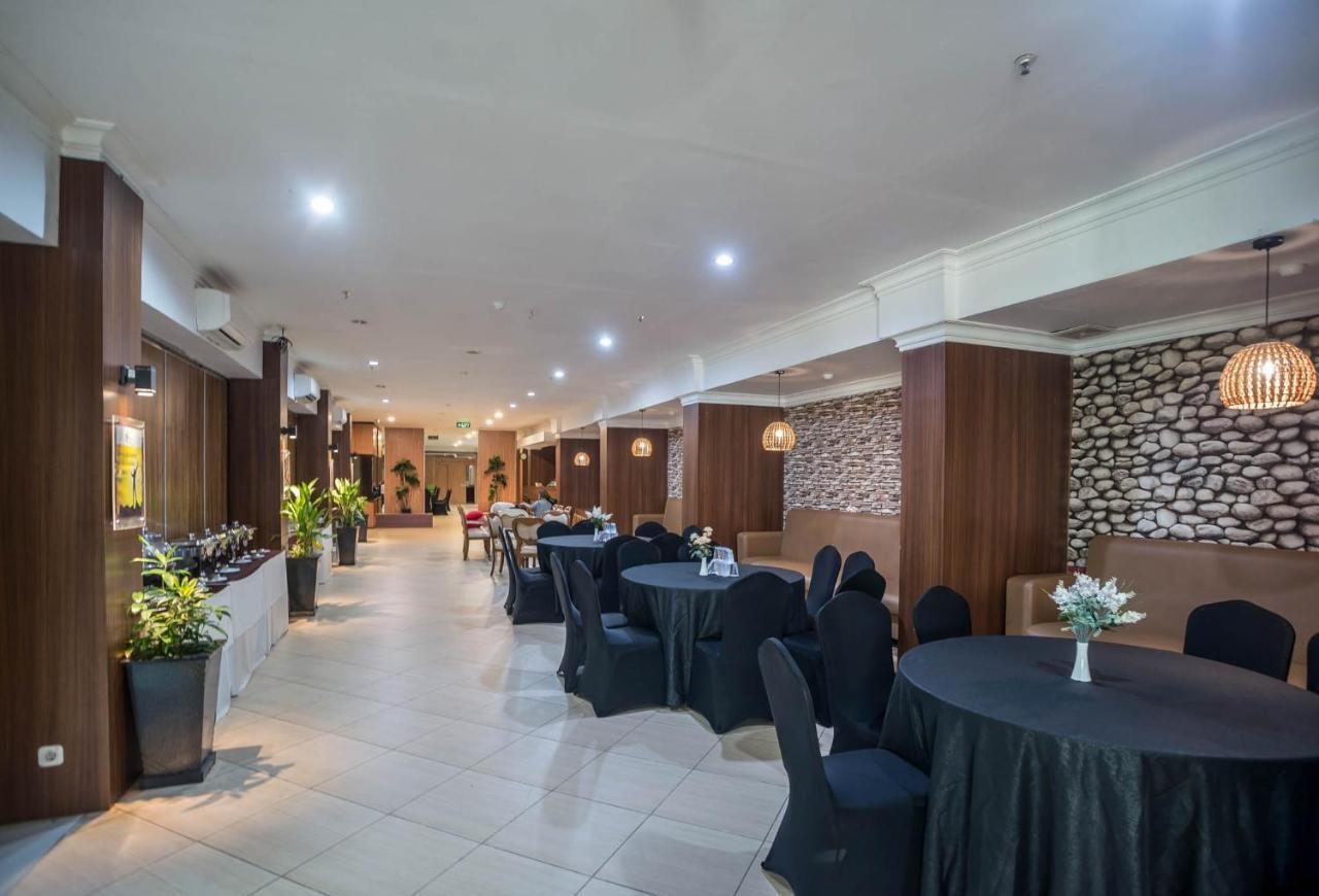 Royal Park Hotel Samarinda Exteriör bild