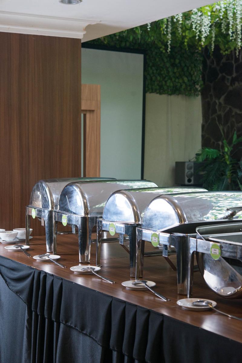 Royal Park Hotel Samarinda Exteriör bild